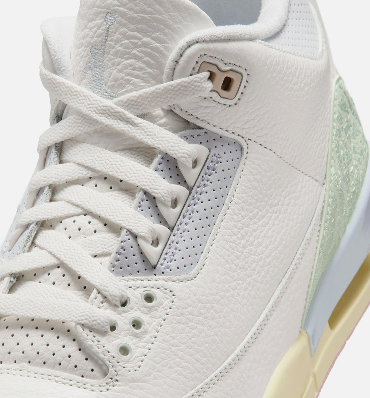 Air Jordan 3 Retro Sail and Jade Aura Men's Lifestyle Shoe – Sail/Jade Aura/Aura/Iced Carmine